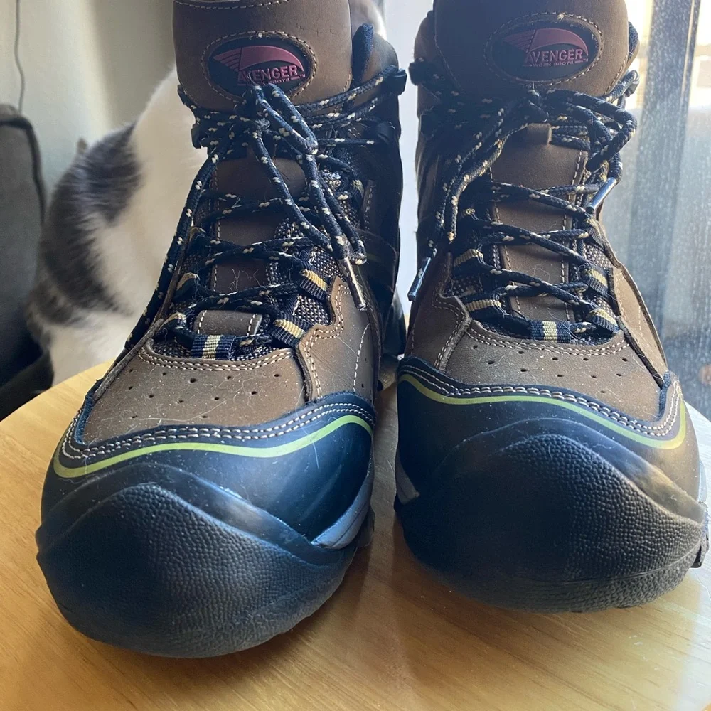 Work boot size 6 - Picture 1 of 3